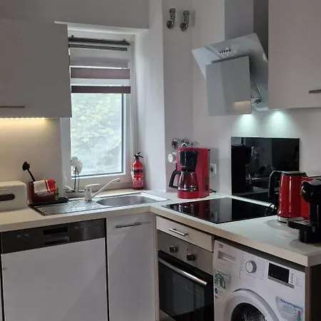 Foruz - Mit Balkon Und Tiefgarage Apartamento
